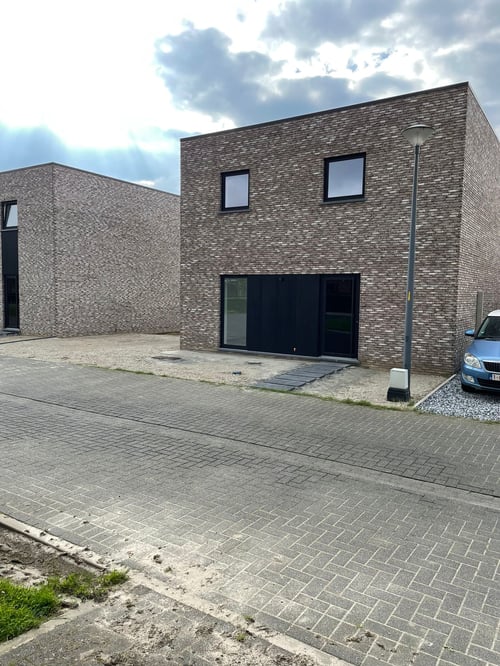 Buitendeur in pvc geplaatst door schrijnwerker Bongaerts D. in Oudsbergen