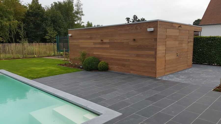 Afrormosia houten tuinbijgebouw geplaatst door schrijnwerker Bongaerts D. in Zonhoven
